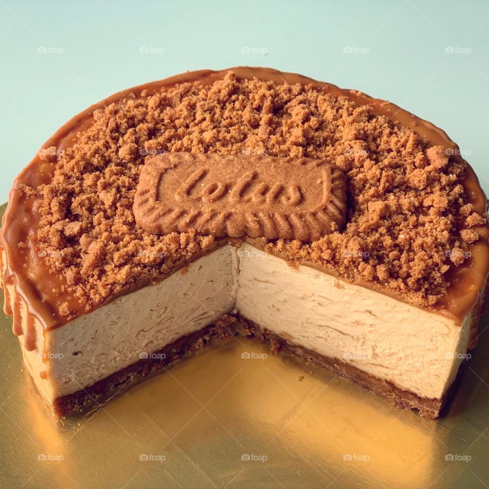 Homemade Biscoff cheesecake that is creamy and soft, super delicious for kids and family 