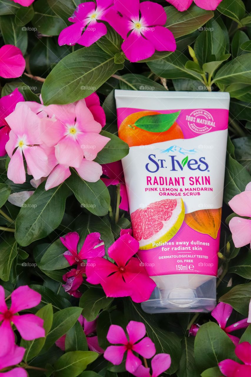 St.ives- radiant skin,  pink lemon and mandarine orange scrub