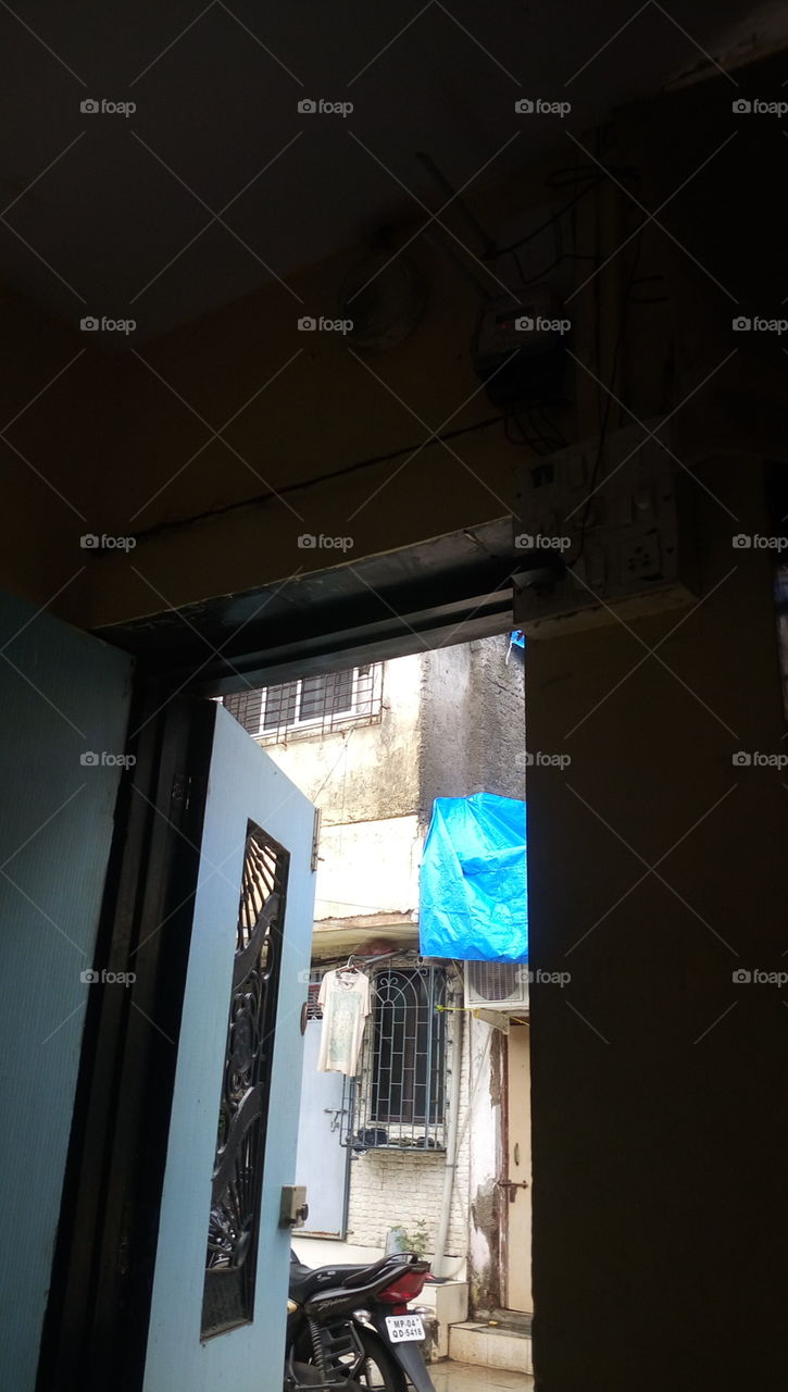 capture store, Windows,door, building,