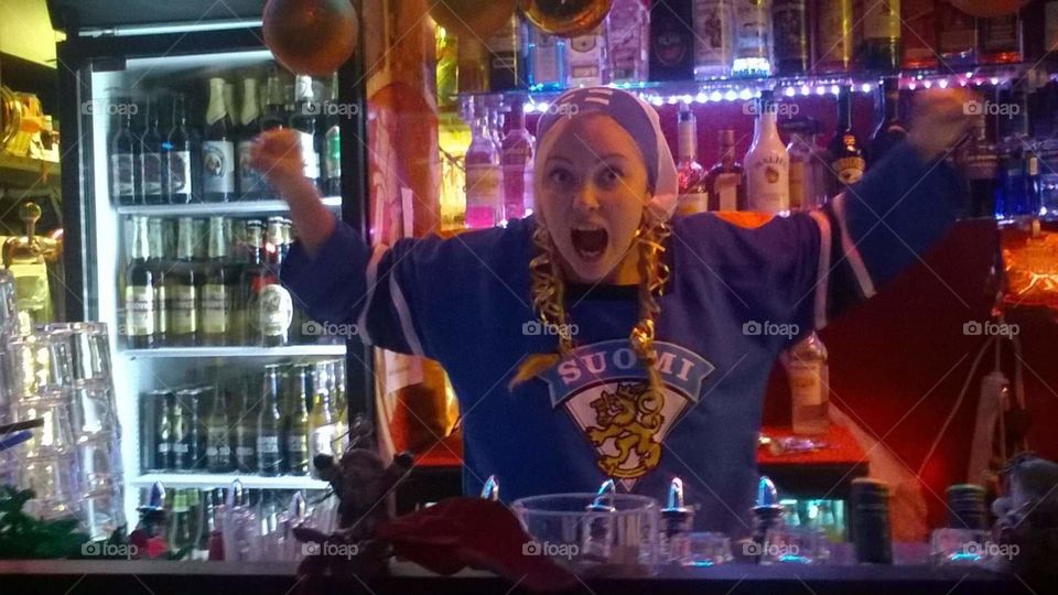 I work in a bar and at the same time the TV becomes the World Hockey Championships. Of course, I encourage Finnish lions! And we won! I was so happy!