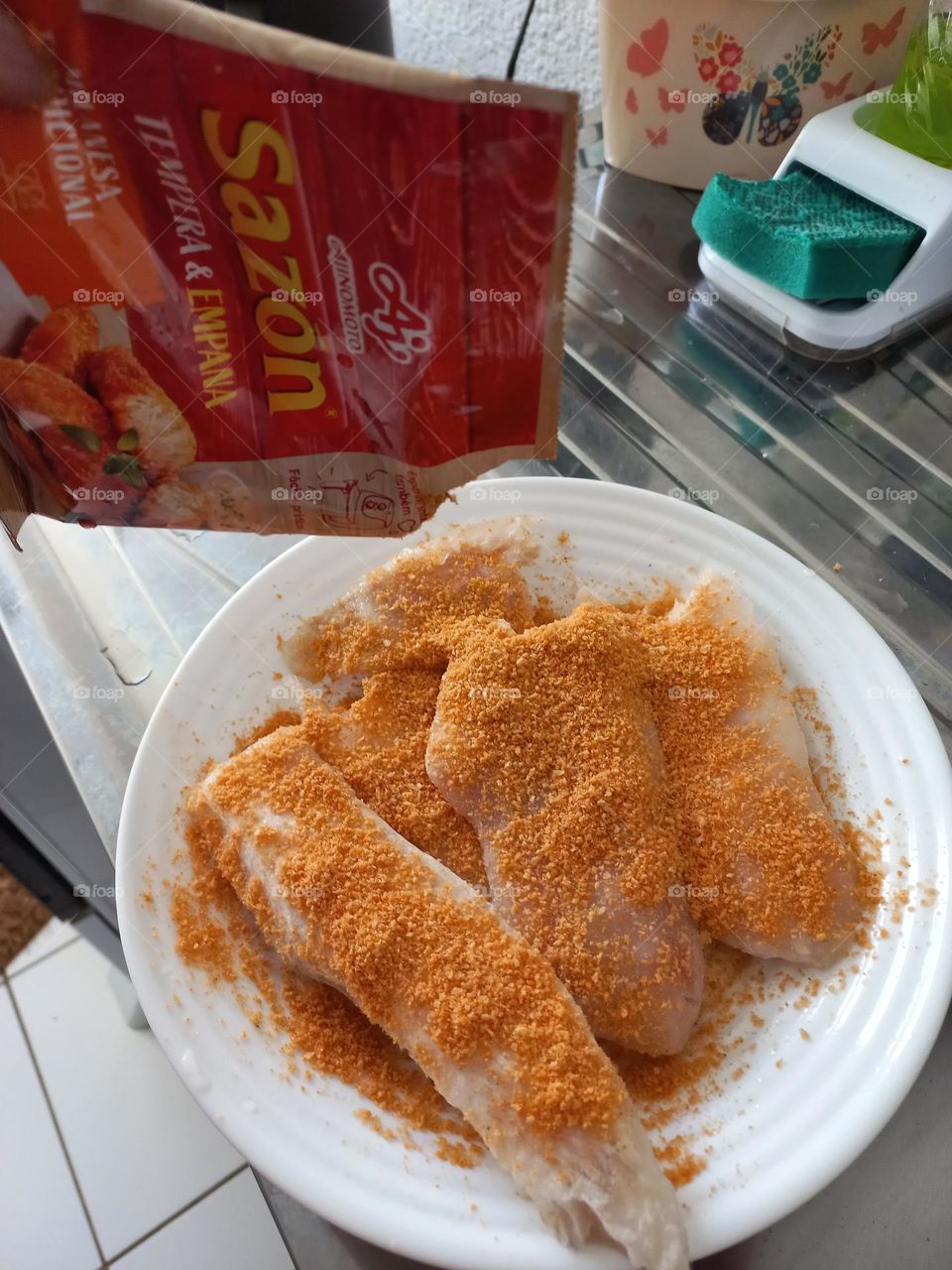 Bifes, filés de frango, peixes ou aquela deliciosa receita ágil, fácil e prática, que você quer? Use Sazón TEMPERA & EMPANA da Ajinomoto, o tempero do amor, cor e sabor! Fica crocante e saboroso.