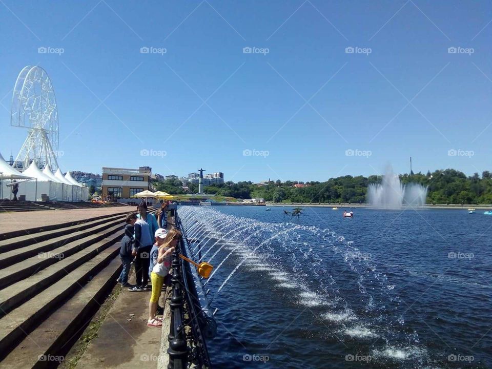 фонтаны на заливе Чебоксары