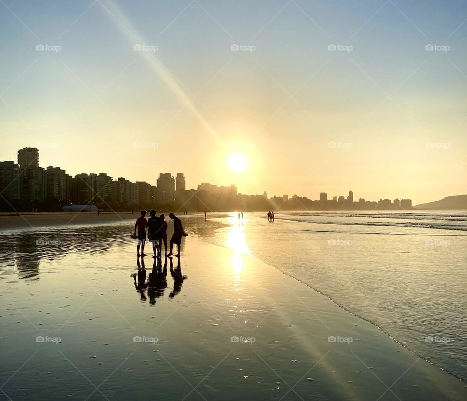 🇺🇸 Hello Brazil! Long live the beauty of our coast!  Here, Santos beach, in a beautiful sunrise. / 🇧🇷 Olá Brasil! Viva a beleza do nosso litoral! Aqui, a praia de Santos, num amanhecer belíssimo.