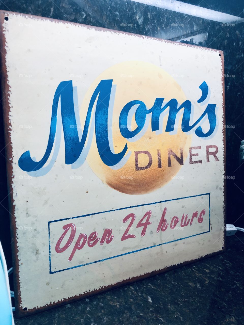 Mom’s Diner open 24 hours