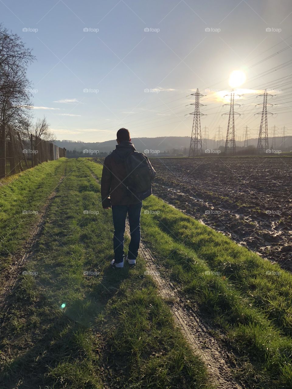 A walk at sunset with my boyfriend in the fields of Southern France