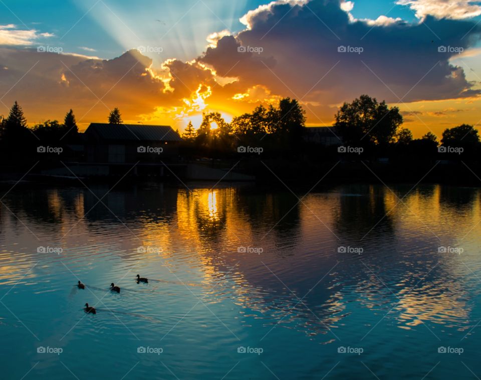 Sunset at the lake 