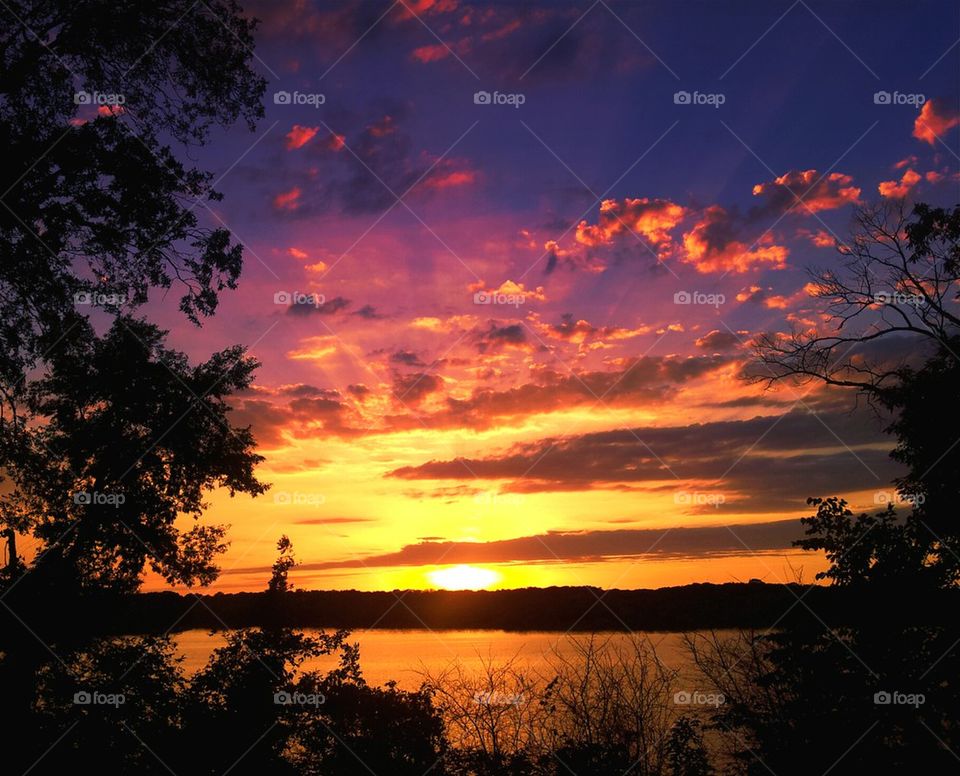 Sunset on lake Hugo