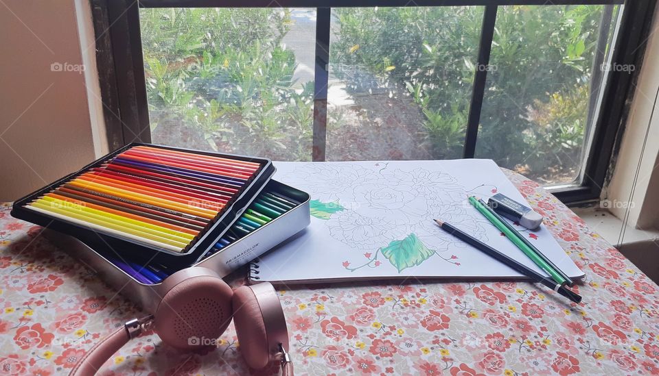 What is more relaxing than sketching and coloring while enjoying the natural beauty outside and watching the seasons change and life move? π