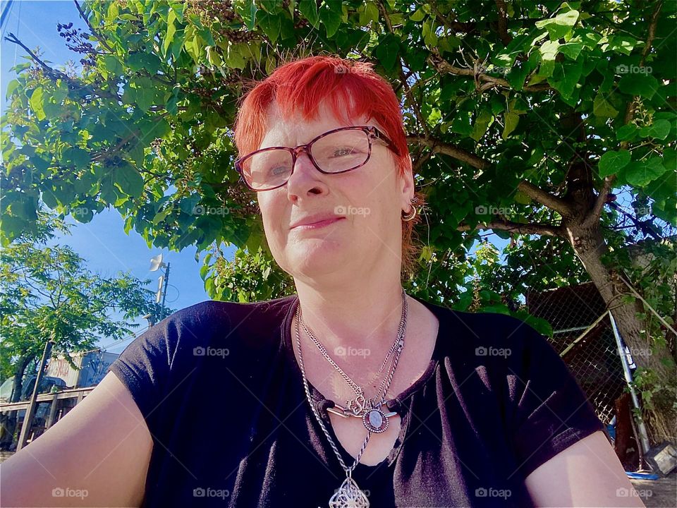 This is me, “Petra Schiller” a.k.a. “Maxine Firefox” a.k.a. “Maximiliane Feuerfuchs” standing outside our “1969 Luhrs” cabin cruiser on a hot summer day in August of 2023. Hypnotic Productions