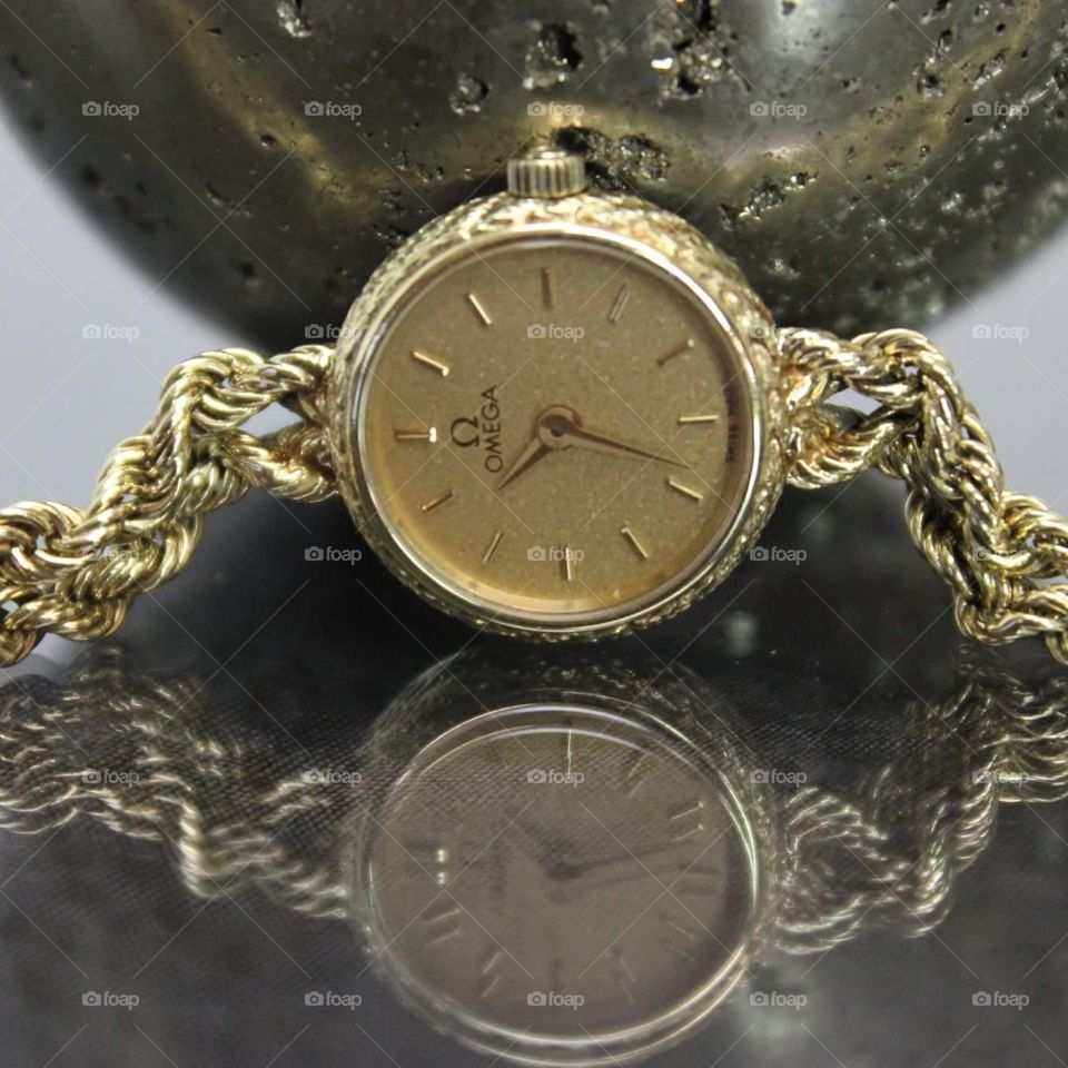 Vintage women's omega wrist watch. Great reflections and rare stone.