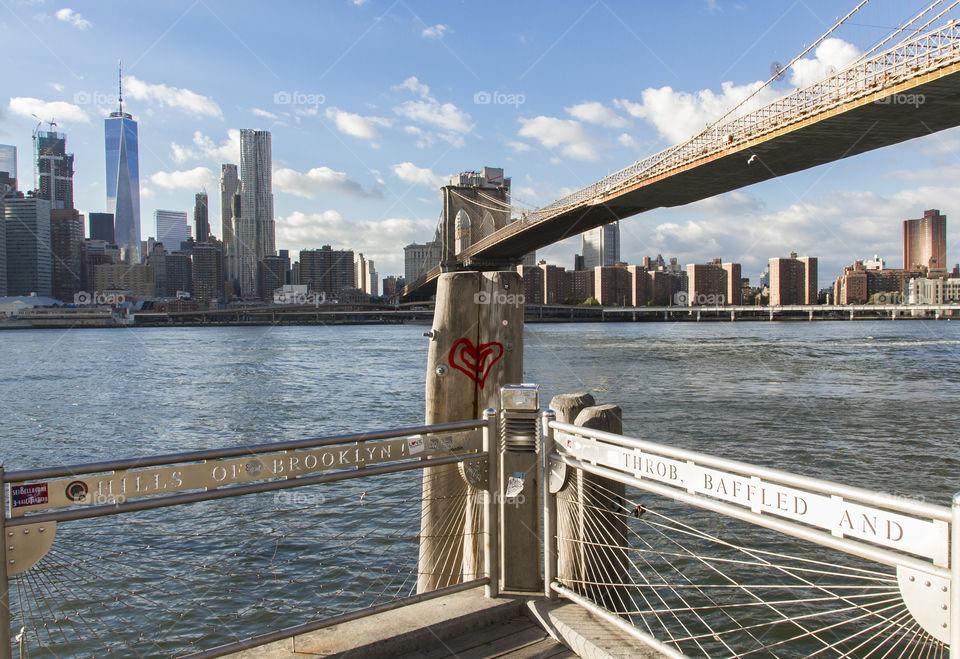 Brooklyn Bridge, East River, New York skyline 