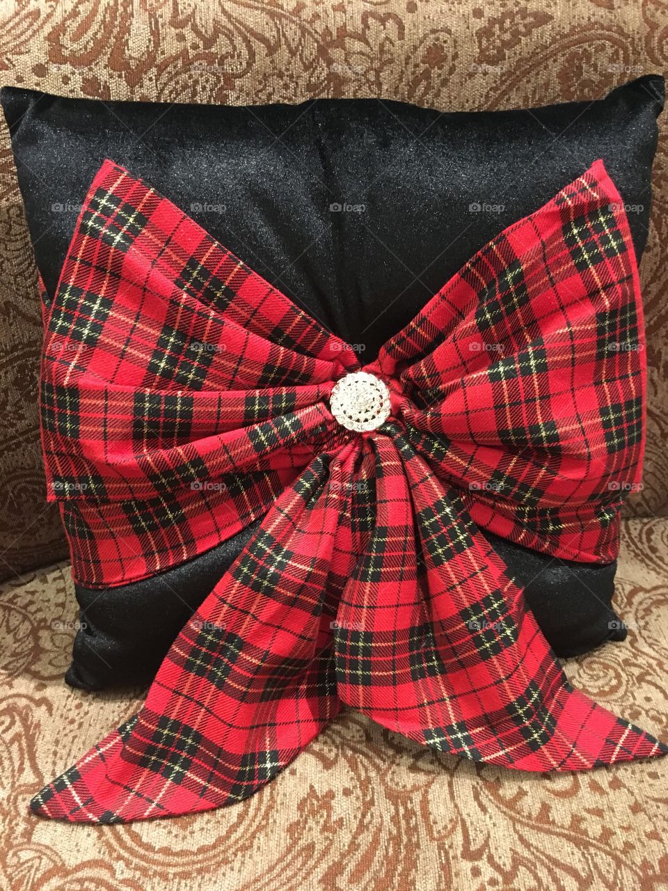 Red bow pillow