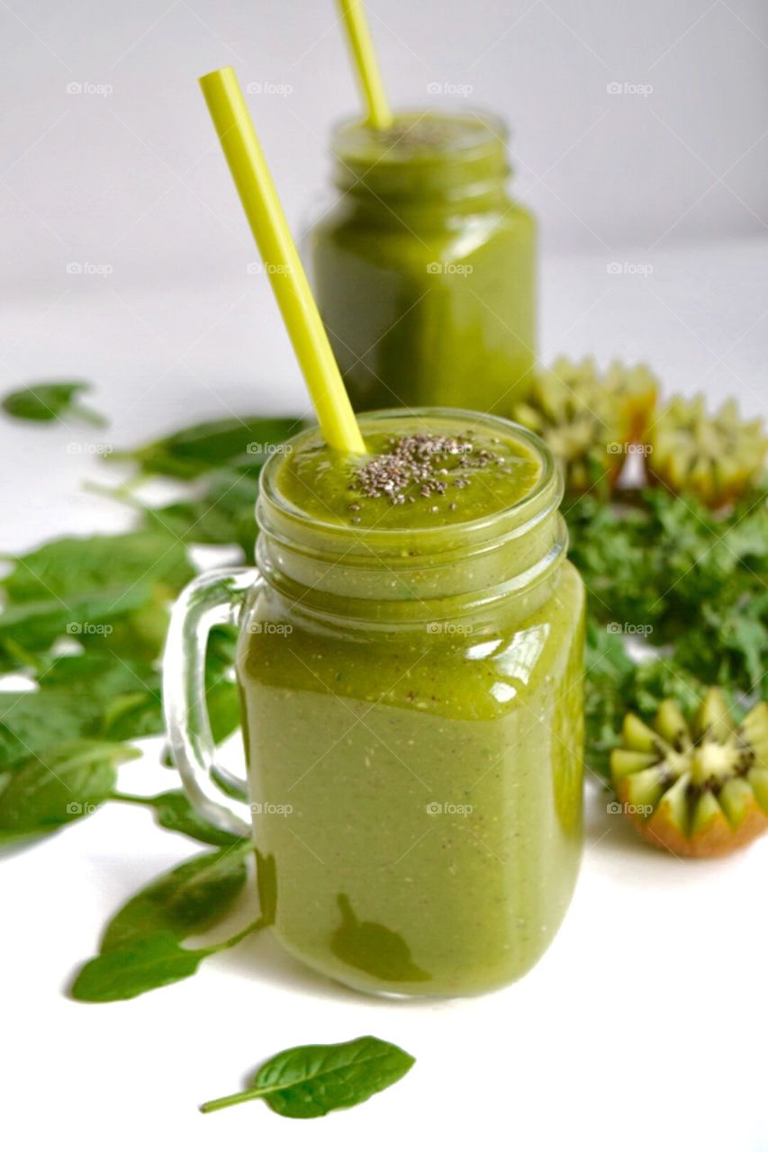 Kale spinach mango and kiwi fruit smoothie 