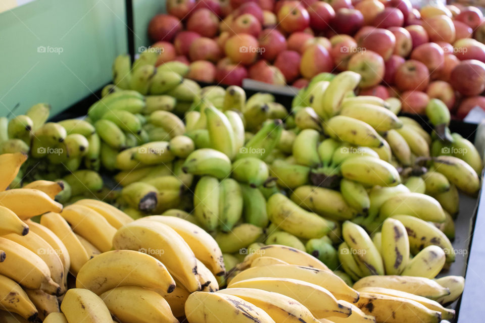 Bananas em feira brasileira.