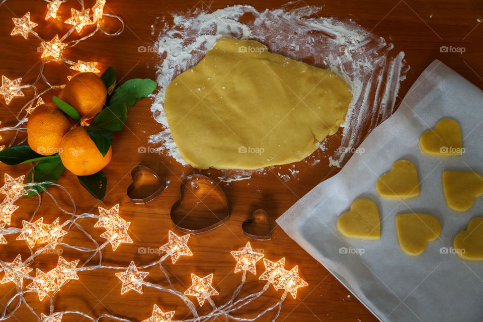 Children cooking ginger cookies 