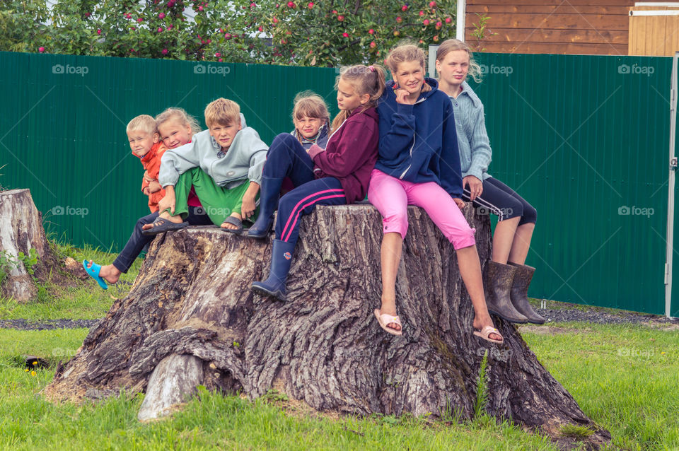 All together kids on the giant stump