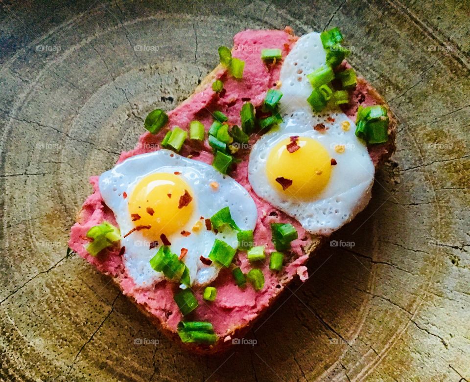 Open sandwich with hummus and eggs 