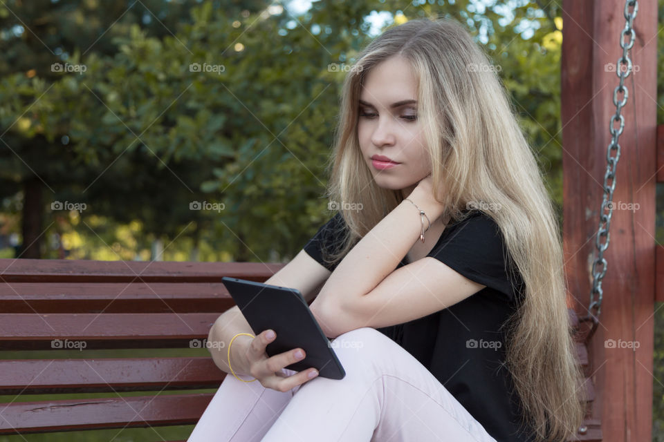 girl with e-book