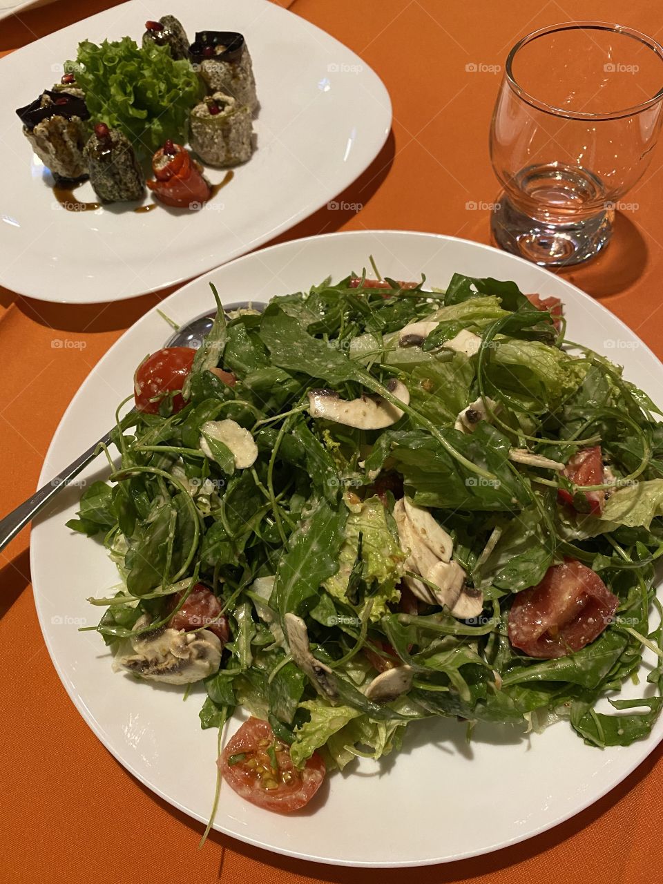 Arugula salad with walnut sauce