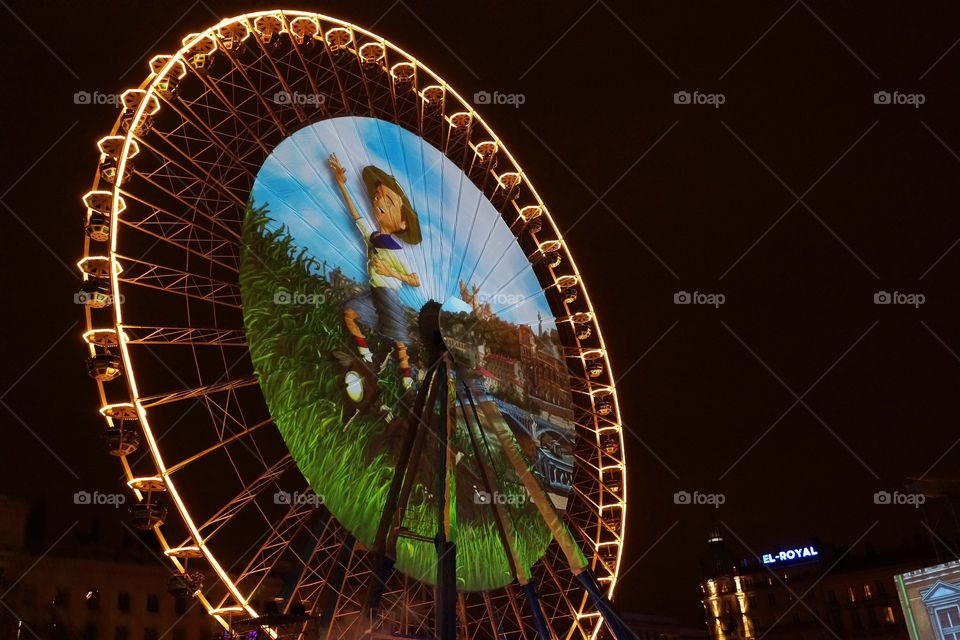 Projection sur la roue de la place Bellecour pendant la fête des Lumières de Lyon en décembre 2014 