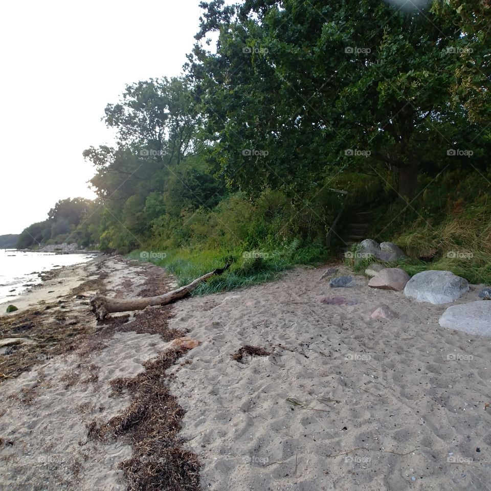 Strand Treppe nach oben. Wasser