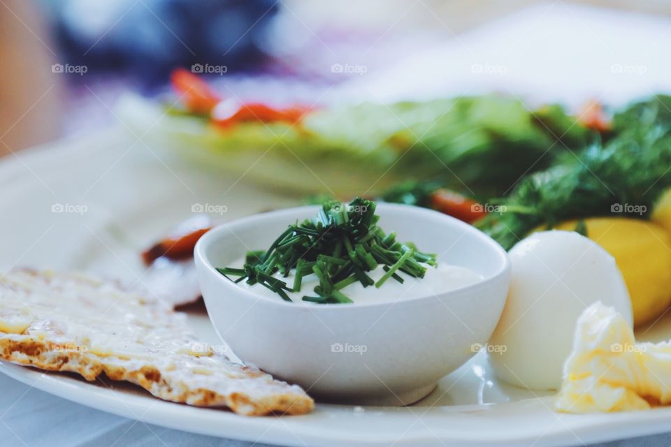 Close up on chives in a table with a dish 