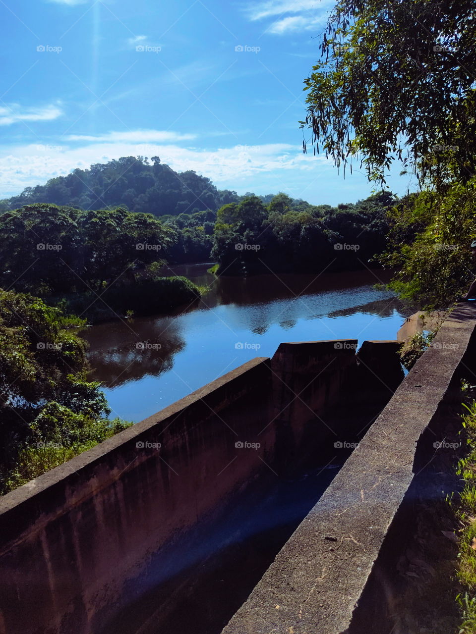 Represa de água