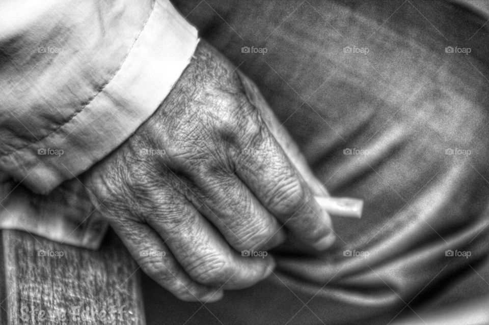 A person hand holding cigarette