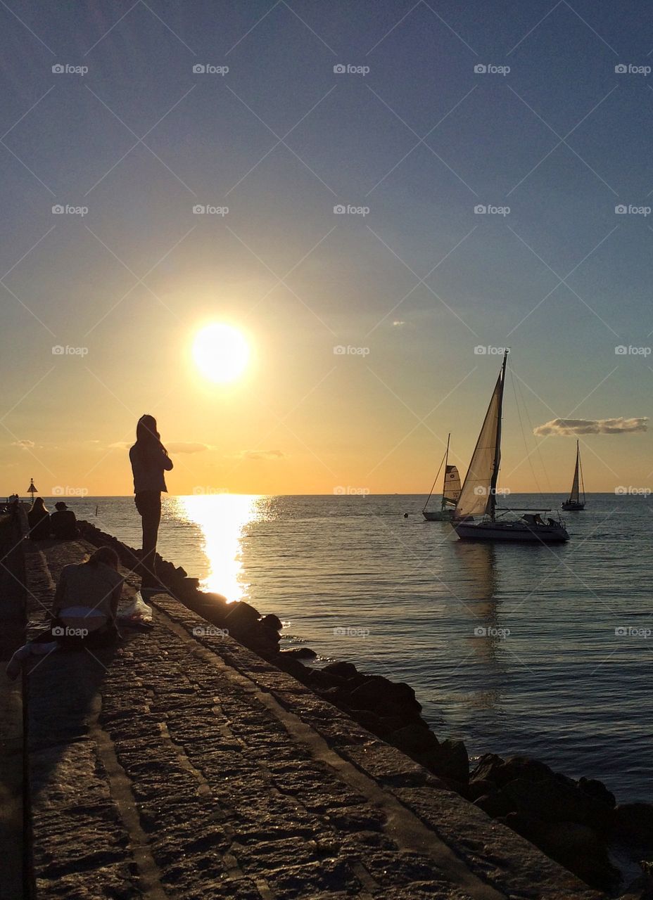 Sailing into the harbour