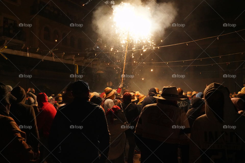 multitud fuego diablos