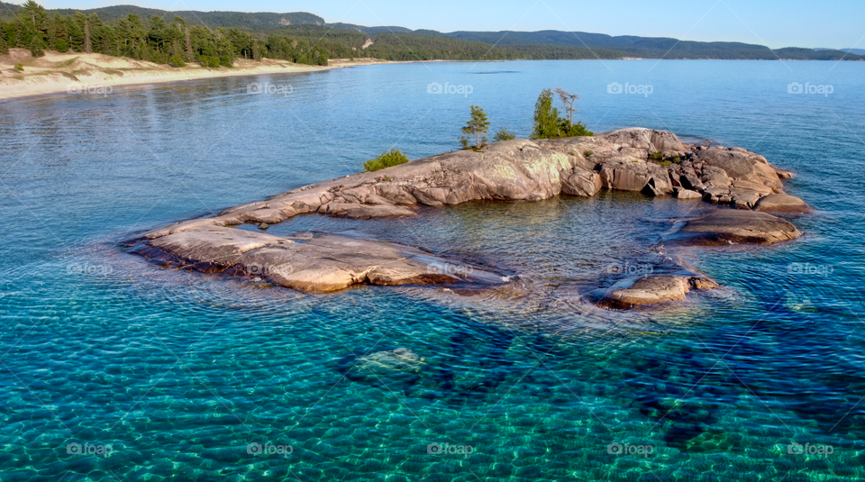 Bathtub Island, Katherine Cove, Lake Superior, Canada #bluewaters #lakesuperior #greatlakes #beach #naturalpool #coast #canada #wawa #lakesuperiorprovincialpark #travel #ontario