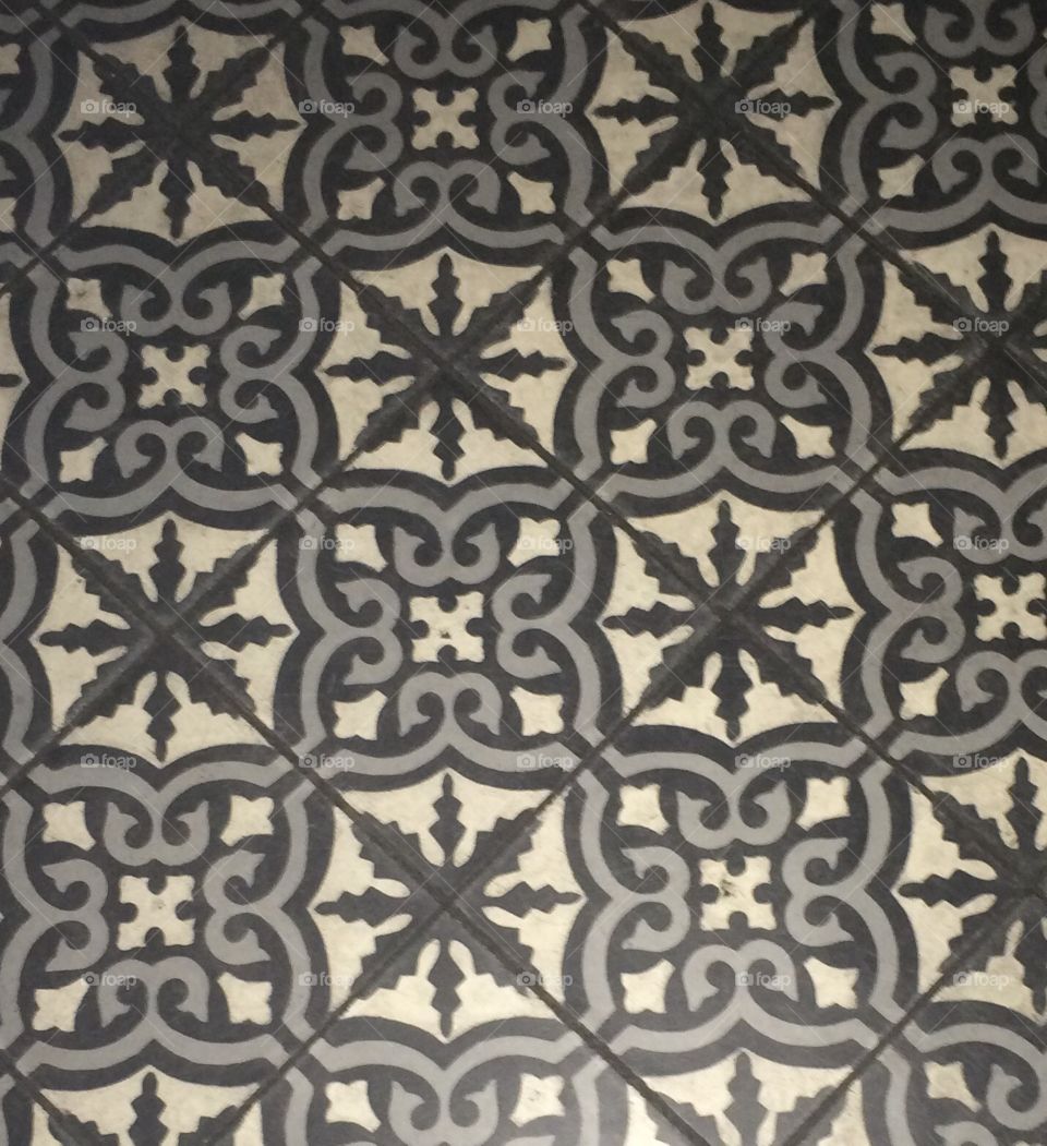 Floor tile