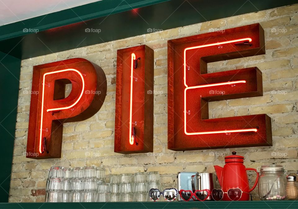 Retro Pie sign.