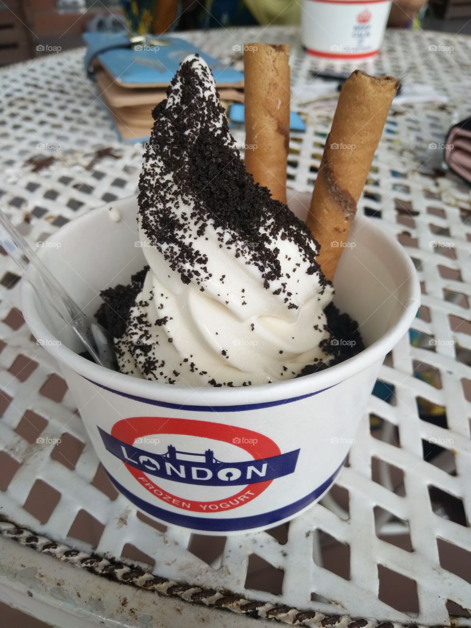 frozen yogurt with crumbled oreo on top.