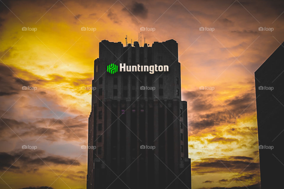 Huntington bank building in downtown Akron, OH