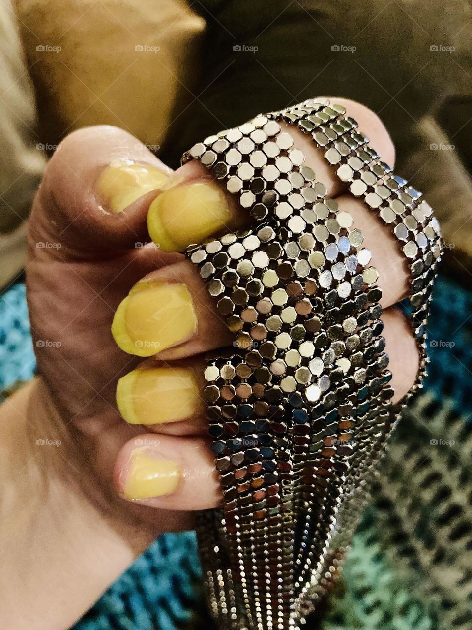 Glow in the dark yellow nails 💅