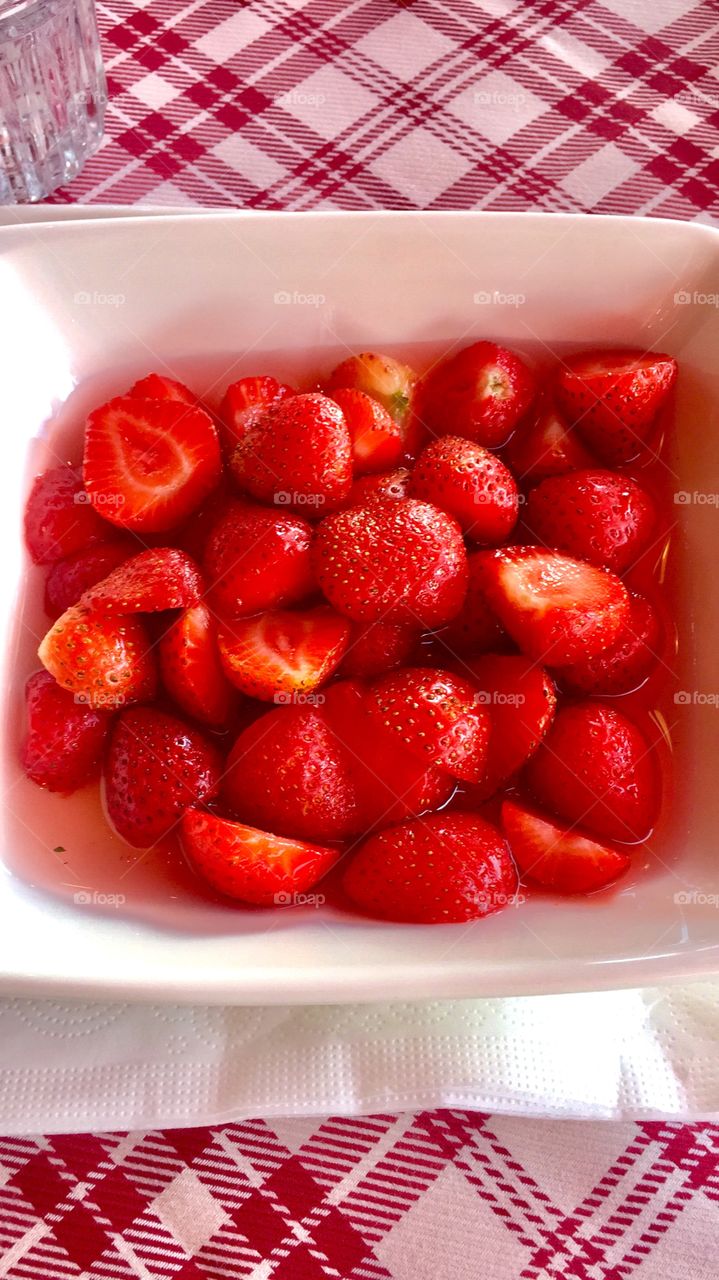 Precioso el color de las fresas. No hay fruta mas deliciosa que esta. Me encantan 😍