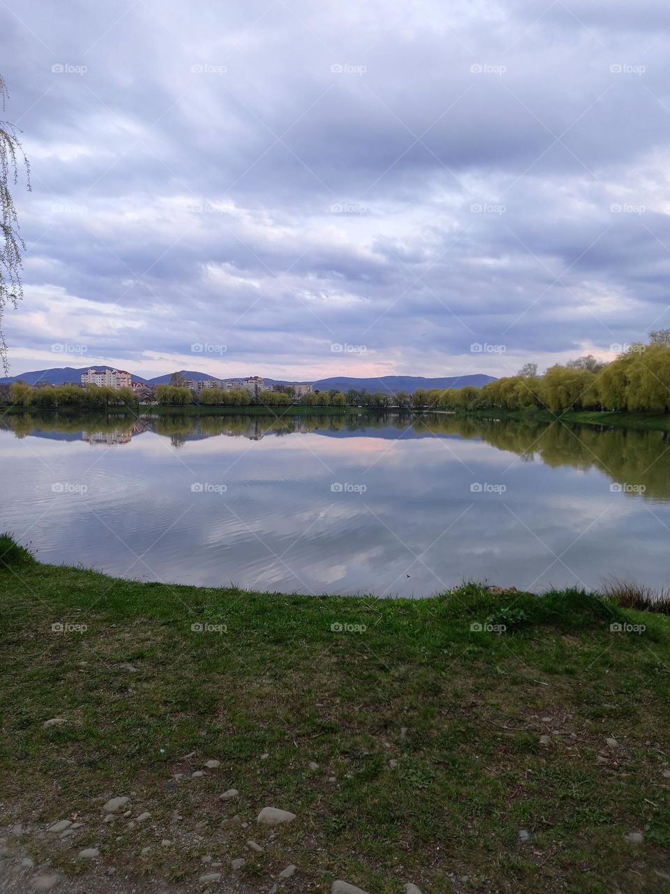 Озеро в Карпатах, вечер