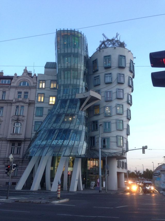 Praha
"la maison qui dance"