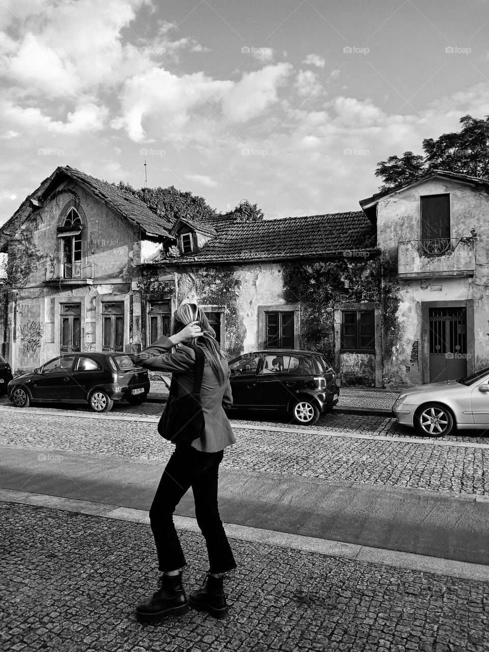 Between the past and the present, a walk full of stories.