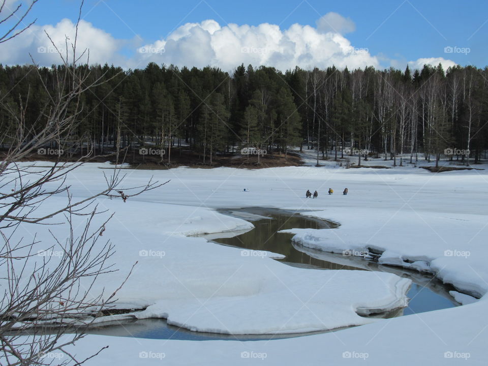 the nature of the Urals in April, begins to melt the ice, the fishermen still sit on the ice