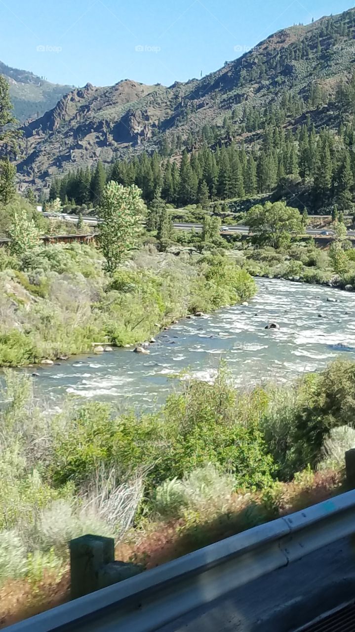 Truckee River Sierra Nevadas