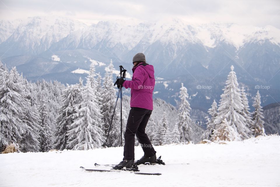 Woman skiing in peak Postavarul 