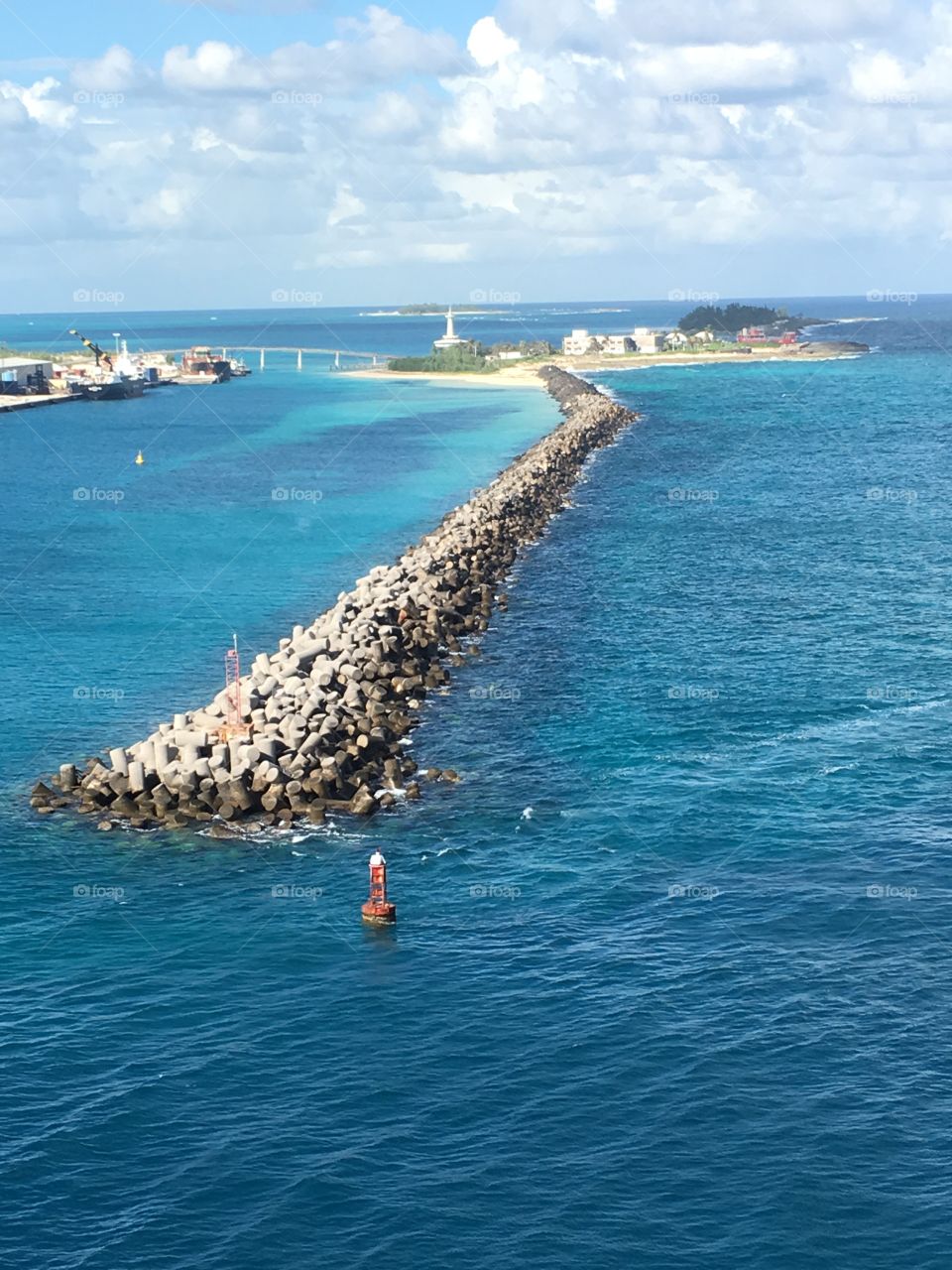 Nassau island port barrier 