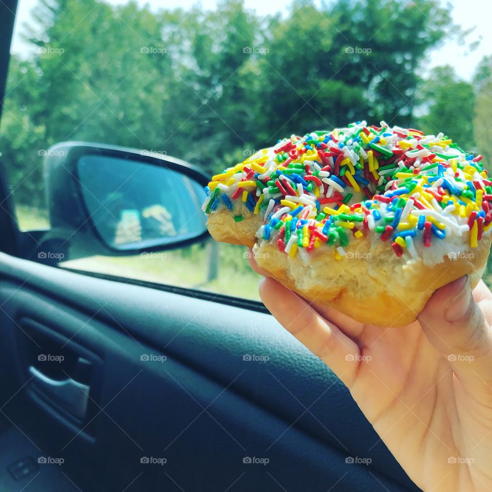 Focused rainbow donut 