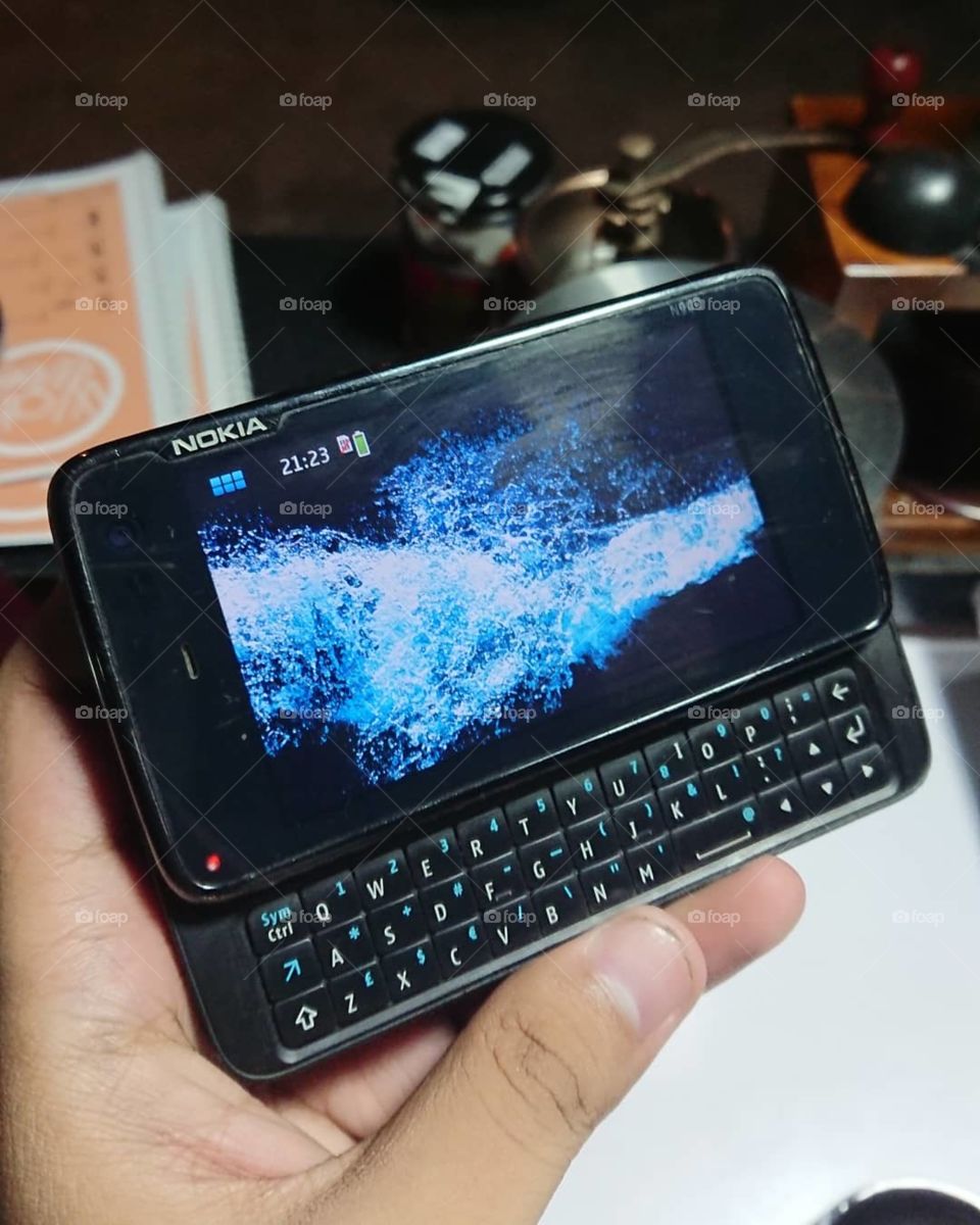 Nokia N900 N-Series, in Wahwoo Coffee.