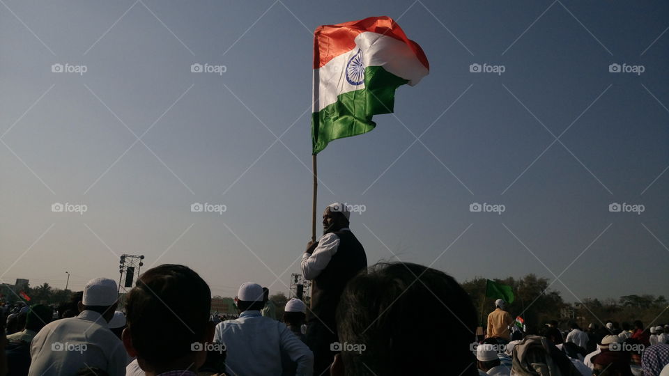 indian flag hold on muslim