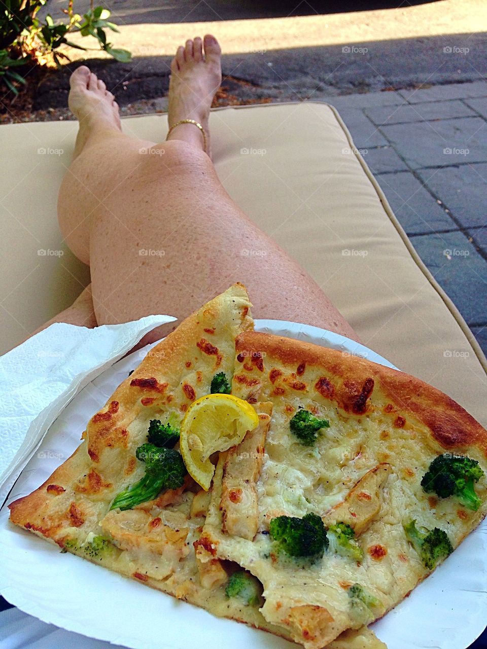 Lunchtime . Pizza on the patio 