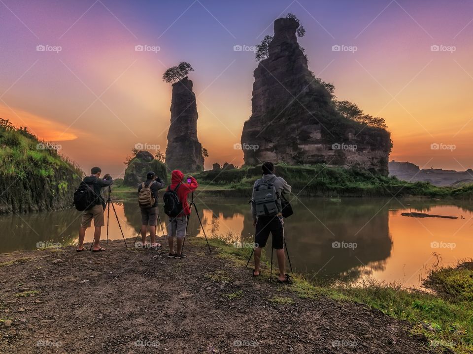 hunting for sunrise with friends
