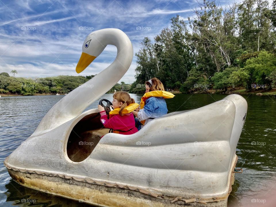 🇺🇸 Everything we do, we do as a family!  For example;  ride a pedal boat on Lake Taquaral in Campinas (Brazil). 🇧🇷 Tudo o que fazemos, fazemos em família! Por exemplo; andar num pedalinho no Lago do Taquaral em Campinas (Brasil).